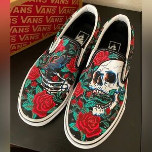 VANS ROSE SKULLS CLASSIC SLIP-ON SHOE